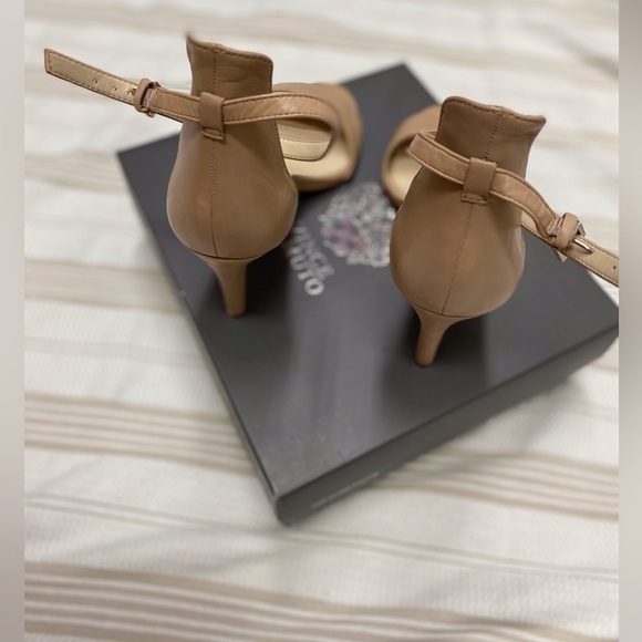 Vince Camuto Nude Leather Court High Heel Sandal sz10 - Picture 7 of 11